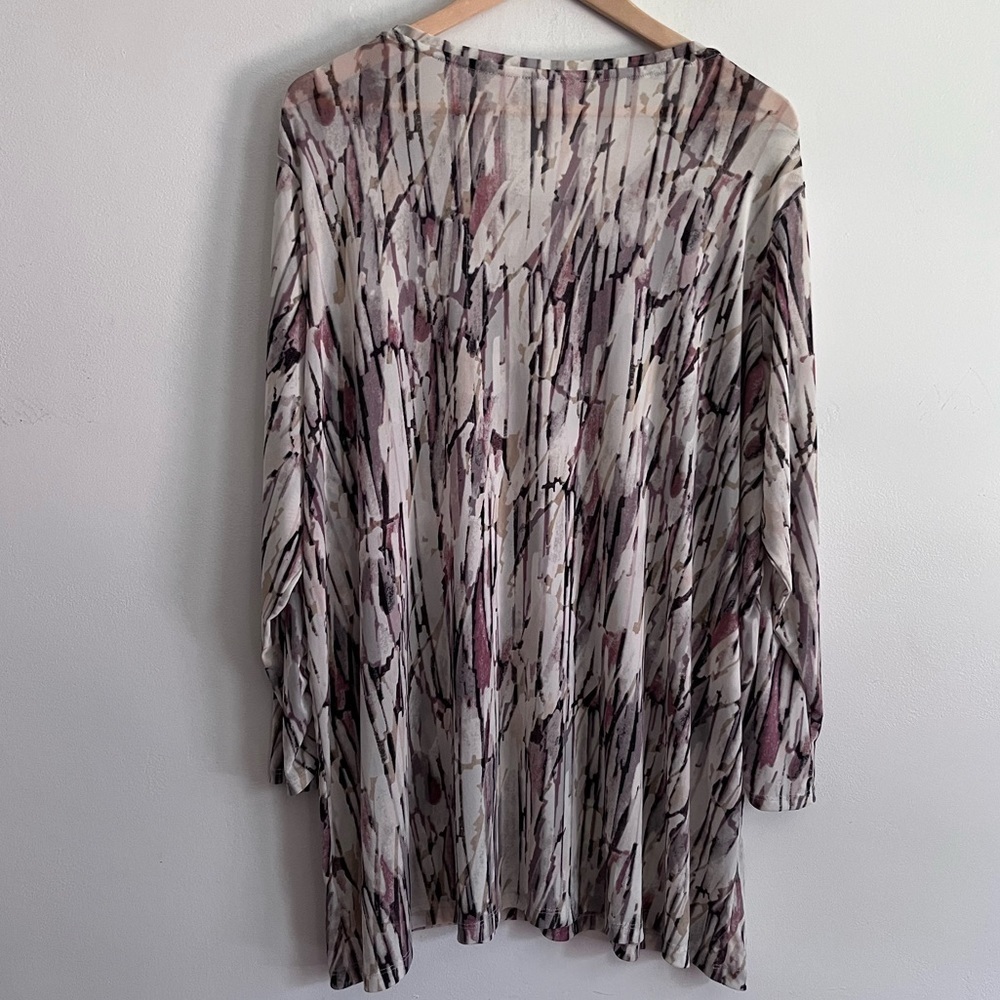 Logo Mesh Abstract Boho Ruched Top - Picture 4 of 5